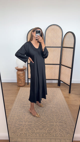 Vana dress in black