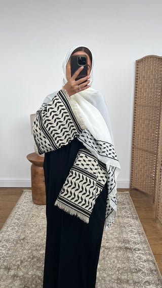 Keffiyeh abaya with white scarf