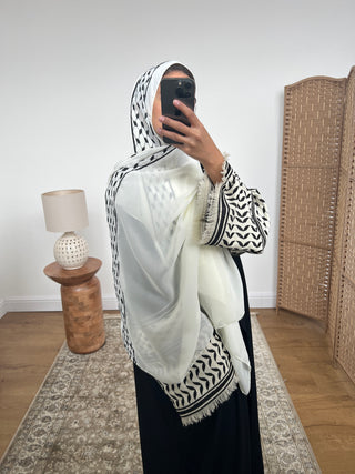 Keffiyeh abaya with white scarf